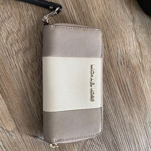 Micheal Kors wallet